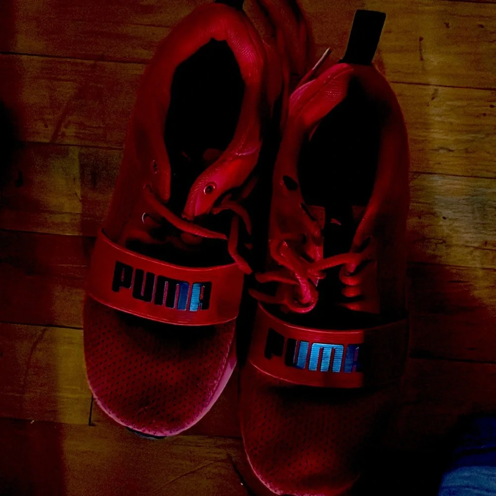 Red - Picture 1 of 4